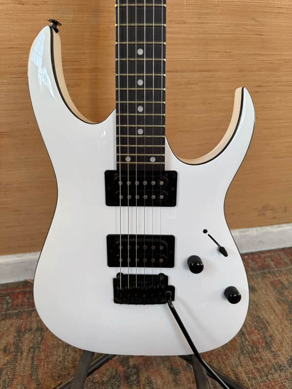 Ibanez GIO GRGA120-WH - White image 1