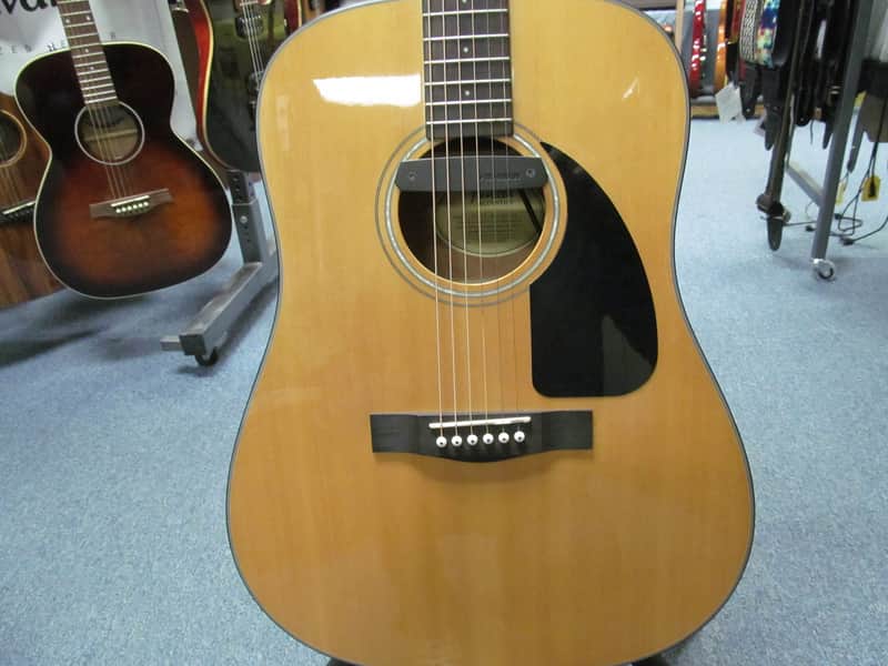 Fender DG 60-Nat-DS-V2 Acoustic Guitar w/ Fishman Soundhole Pickup