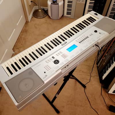 MUST SEE!!! YAMAHA DGX 220 SEMI-WEIGHTED 76-KEY DIGITAL PIANO IN AMAZING CONDITION! image 19