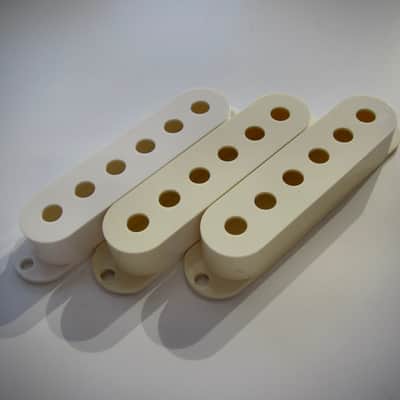 Fender Stratocaster Pickup Covers (3) Authentic Vintage Part Circa 1981-1991 Creme Plastic image 4