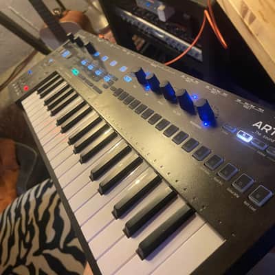 Arturia Keystep Pro Chroma 37-Key MIDI Controller 2024 - Present - Black image 2