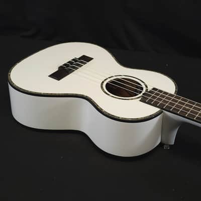 Lanikai Julia Michaels White Pearl Tenor Signature Acousic Electric Ukulele w/i ag image 13