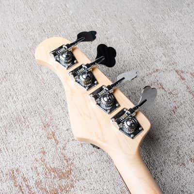 Bacchus Universe シリーズ　Jazz Bass ホワイト Bacchus Universe シリーズ Jazz Bass ホワイト Bacchus UNIVERSE