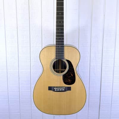 Martin 00-28 w/Case M2980843 image 4
