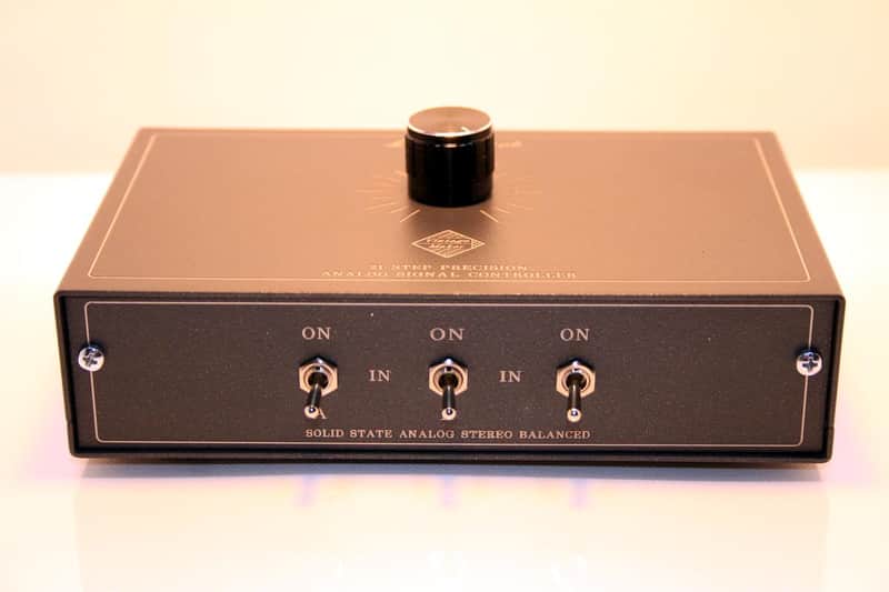 6 In – 2 Out – TRS XLR – TopKnob – MULTIPLE INDEPENDENT SIGNAL SELECTION – Monitor Speaker Controller image 1