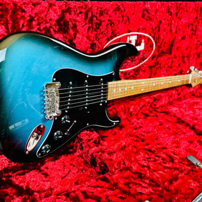 G&L Custom Shop Legacy 2023 - Lake Placid Blue Burst image 3
