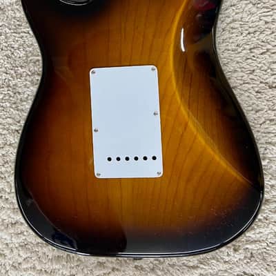 Fender 70th Anniversary American Vintage II 1954 Stratocaster®, 2-Color Sunburst image 5