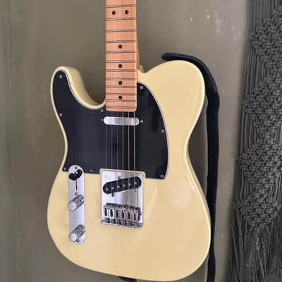 Left Handed Fender Player Series 2 Telecaster - Hialeah Yellow image 2