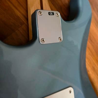 Fender Stratocaster MIM circa 2000 - Lake Placid Blue image 5