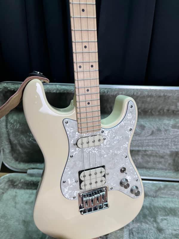 Risa ST 432 mini strat electric ukulele - Cream off white image 1