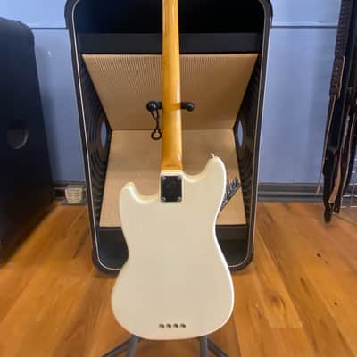 Fender Mustang 4 string bass 2002-2004 - White with Case image 4