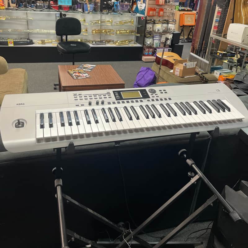 Korg i3 MW Workstation Keyboard - Matte Silver image 1