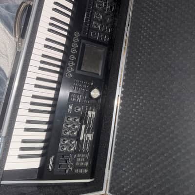 Roland V-Synth GT 61-Key Elastic Audio Synthesizer 2007 - 2009 - Black