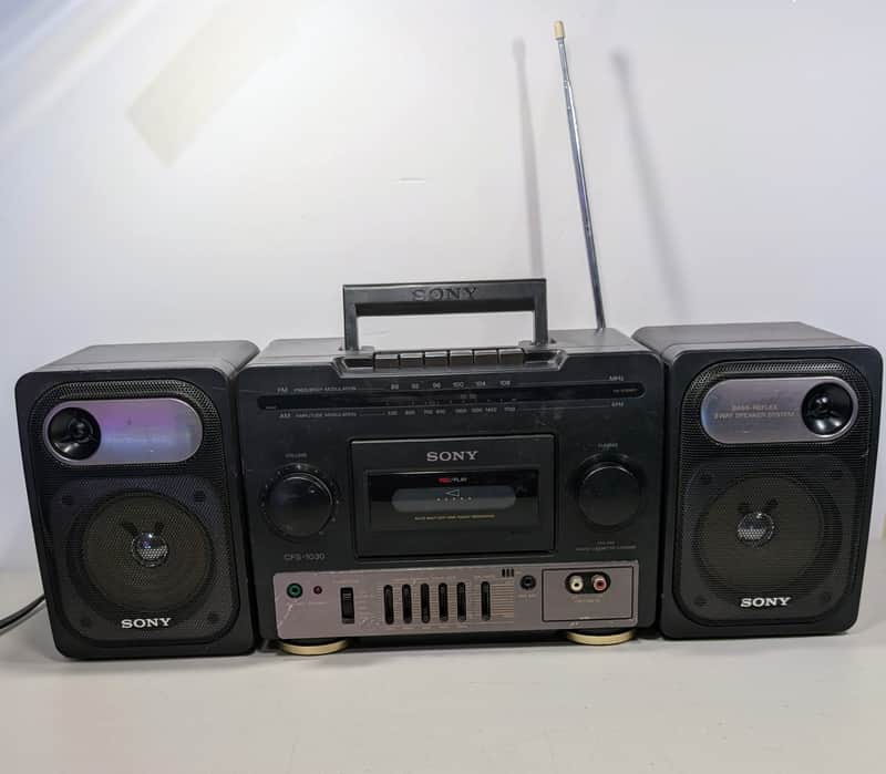 90’s Sony Boombox CFS-1030 Ghettoblaster w Graphic Equalizer AM/FM Cassette and Line in BOOMBOX Stereo Radio Works/Tape Player Doesn't Work image 1