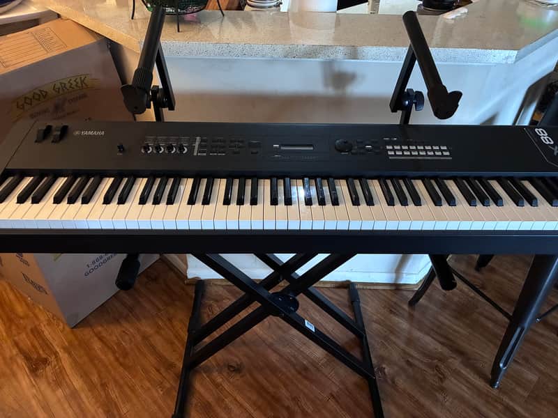 Yamaha MX88 Synthesizer