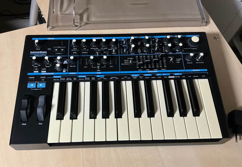Novation Bass Station II 25-Key Monophonic Synthesizer 2013 - Present - Black image 1