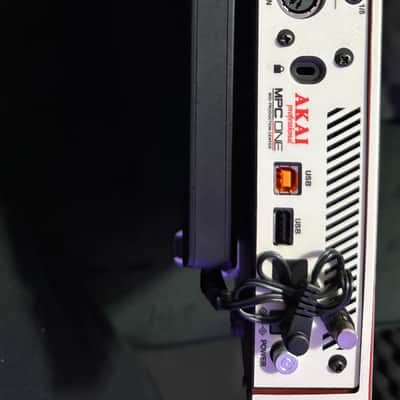 Akai MPC One+ Portable Bundle – Retro Skin + XT Power Battery image 9
