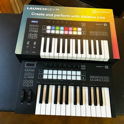 Novation Launchkey 25 MKIII MIDI Keyboard Controller 2020 - Present - Black