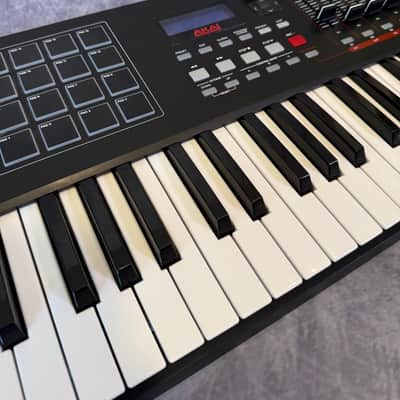 Akai Professional MPK261 61-Key USB MIDI Keyboard Controller - Excellent Condition image 5