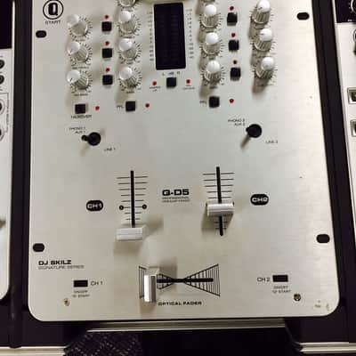 American DJ QD5 MkII DJ Mixer with TWPro-Scratch 2 Pro DJ CD