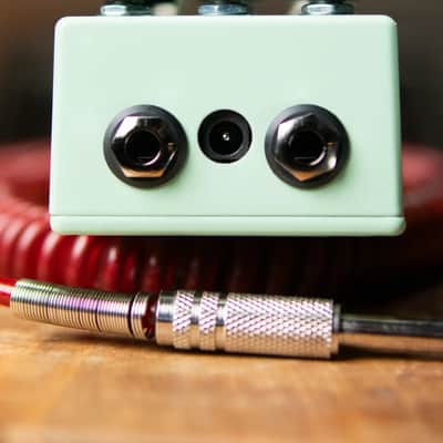 Walrus Audio Voyager MkII Preamp/Overdrive - Seafoam image 3