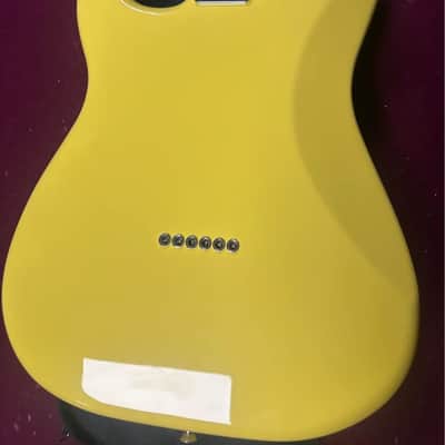 Fender Limited Edition Tom DeLonge Signature Stratocaster 2023 - Graffiti Yellow image 4