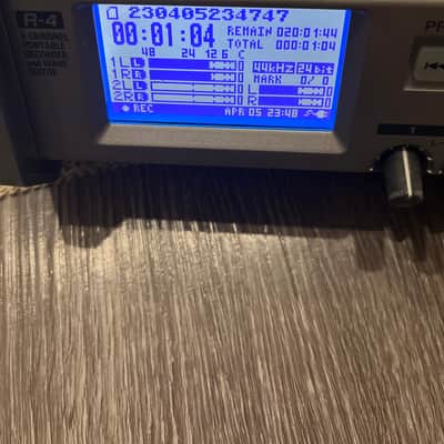 Edirol R-4 (4 channel portable recorder and wave editor) 44.1, 44.8 and 96khz image 24