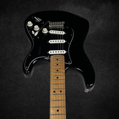 Fender Player Series Stratocaster in Black with Maple Neck image 6