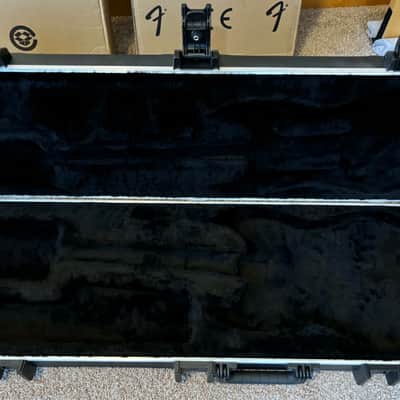 SKB 1SKB-66PRO Pro Series Molded Strat / Tele Case with TSA Latches 2010s - Black image 2