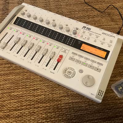 Zoom R16 USB Audio Interface / Digital Multitrack Recorder / Control Surface 2010s - White Bild 2