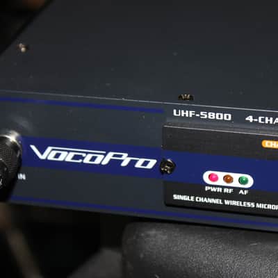 VocoPro UHF-5800 Plus 4-Mic Wireless System with Case image 3