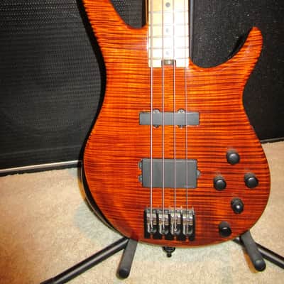 USA Peavey Millennium Plus 4 string bass guitar w/original hard case image 3