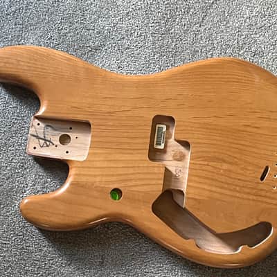 lefty Fender Mexico MIM Precision bass body image 1