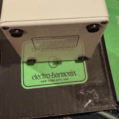 Electro-Harmonix Deluxe Electric Mistress XO Analog Flanger 2015 - 2023 - Black / Green image 7
