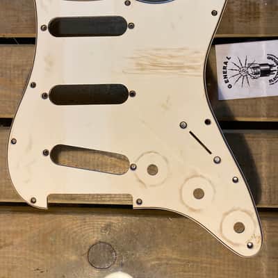 General Vintage Tone Stratocaster 1972 Pickguard parchement classic aged white 1972 Classic white image 1