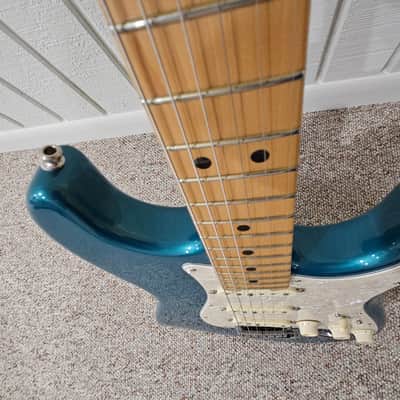 Fender American Elite Stratocaster with Maple Fretboard 2016 - 2019 - Ocean Turquoise Metallic image 3
