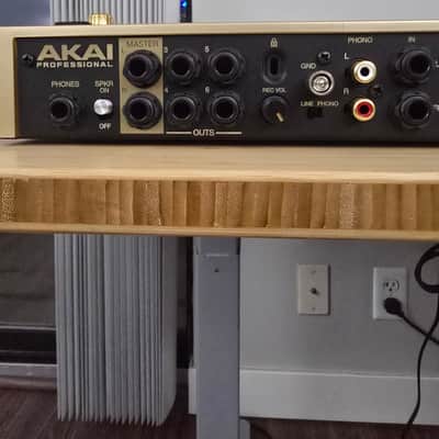 Akai MPC Live II (includes deck saver & installed screen protector) Standalone Sampler / Sequencer Gold Edition 2022 - Present - Gold image 12