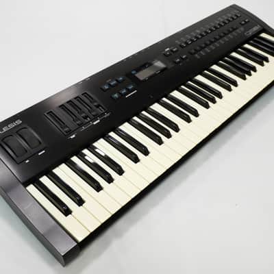 Alesis QS6.1 + FRP Hardshell Case