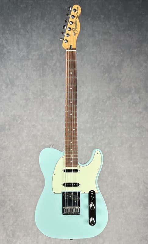 2017 Fender Deluxe Nashville Telecaster - Daphne Blue