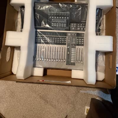 PreSonus StudioLive 32SX Compact 32-Channel Digital Mixer and USB Audio Interface 2019 - Present - Black / Silver image 2