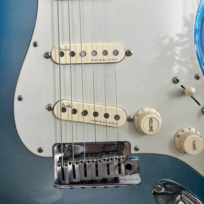 Fender American Elite Stratocaster with Ebony Fretboard 2016 - 2019 - Sky Burst Metallic image 3