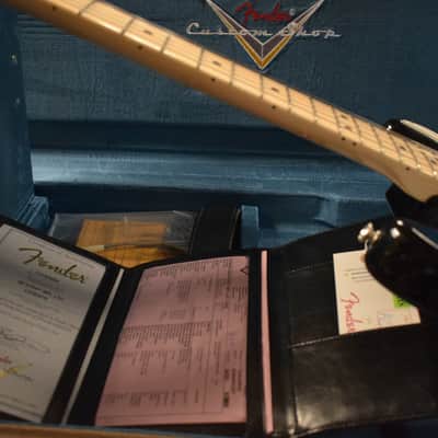 Mint Fender Custom Shop 1968 Stratocaster DLX Closet Classic 3-Color Sunburst image 11