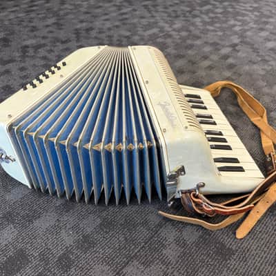 Frontalini 12 Bass Accordion image 6