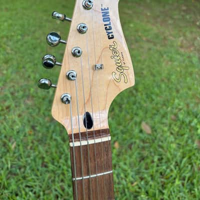Squier Paranormal Cyclone - Pearl White image 3