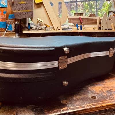 SKB Acoustic Guitar Hard Case image 4