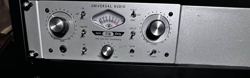 Universal Audio 710 Twin-Finity Microphone Preamp with rack ears 2009 - Present - Silver image 1