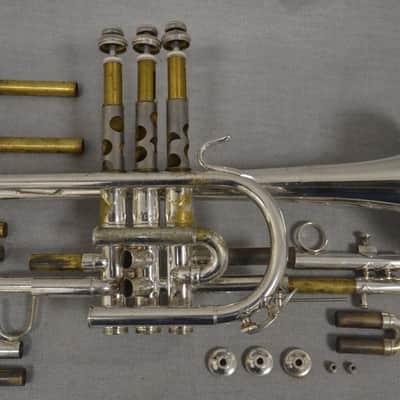 Corneta Bach Stradivarius 181-37 plateada en buen estado. image 7