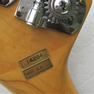 Dean Jammer III Bass Guitar,  1989,  Made In Korea,  34" Scale,  2 Pu's,   White Finish,  Gig Bag image 4