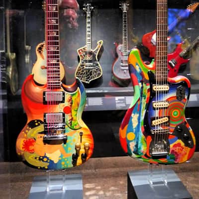 FENDER Squier Classic Vibe 1960's RI BASS VI PSYCHEDELIC CREAM/Jack Bruce ~THE FOOL~CUSTOM PSYCHEDELIC PAINT JOB & Case image 15