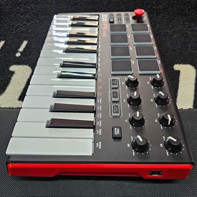 Akai MPK Mini MKII + Case image 2